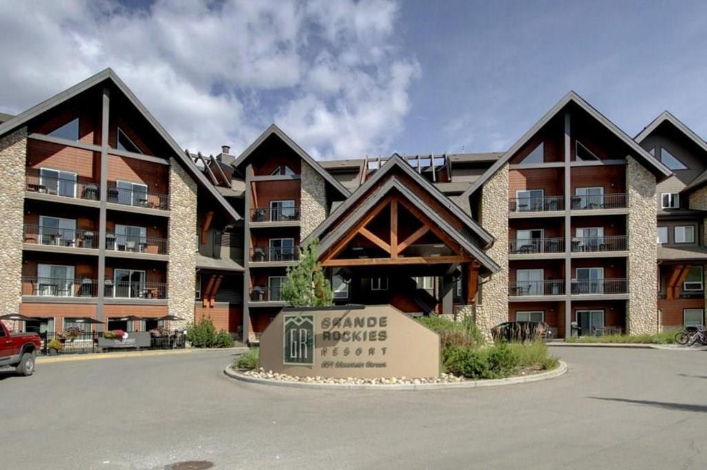 B&B Grand Rockies Resort 2Br 1Pullout Канмор Экстерьер фото