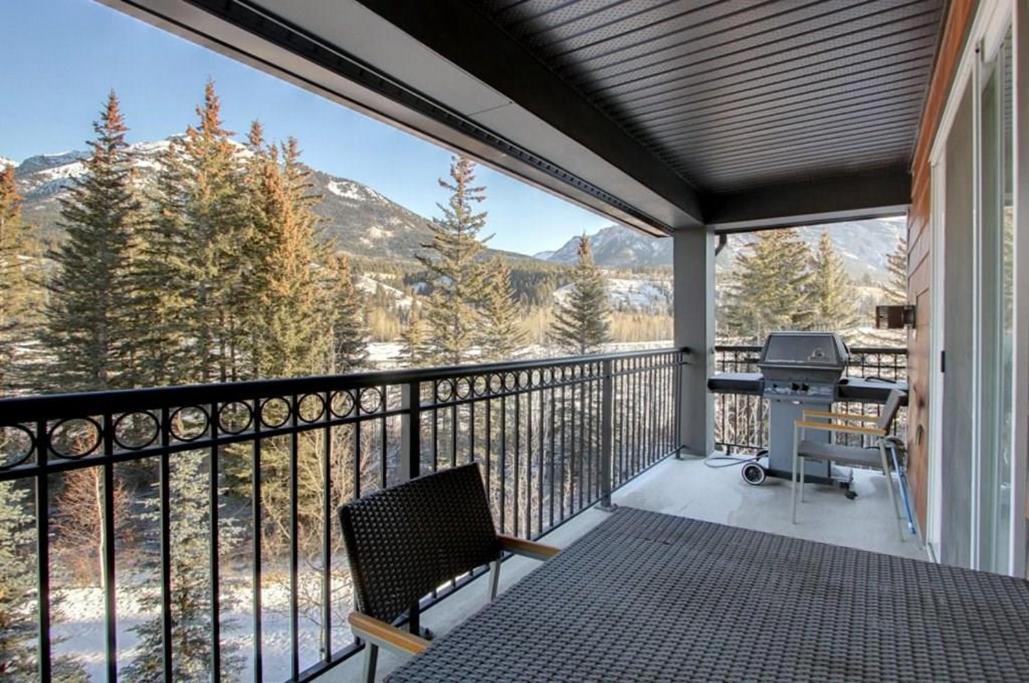 B&B Grand Rockies Resort 2Br 1Pullout Канмор Экстерьер фото